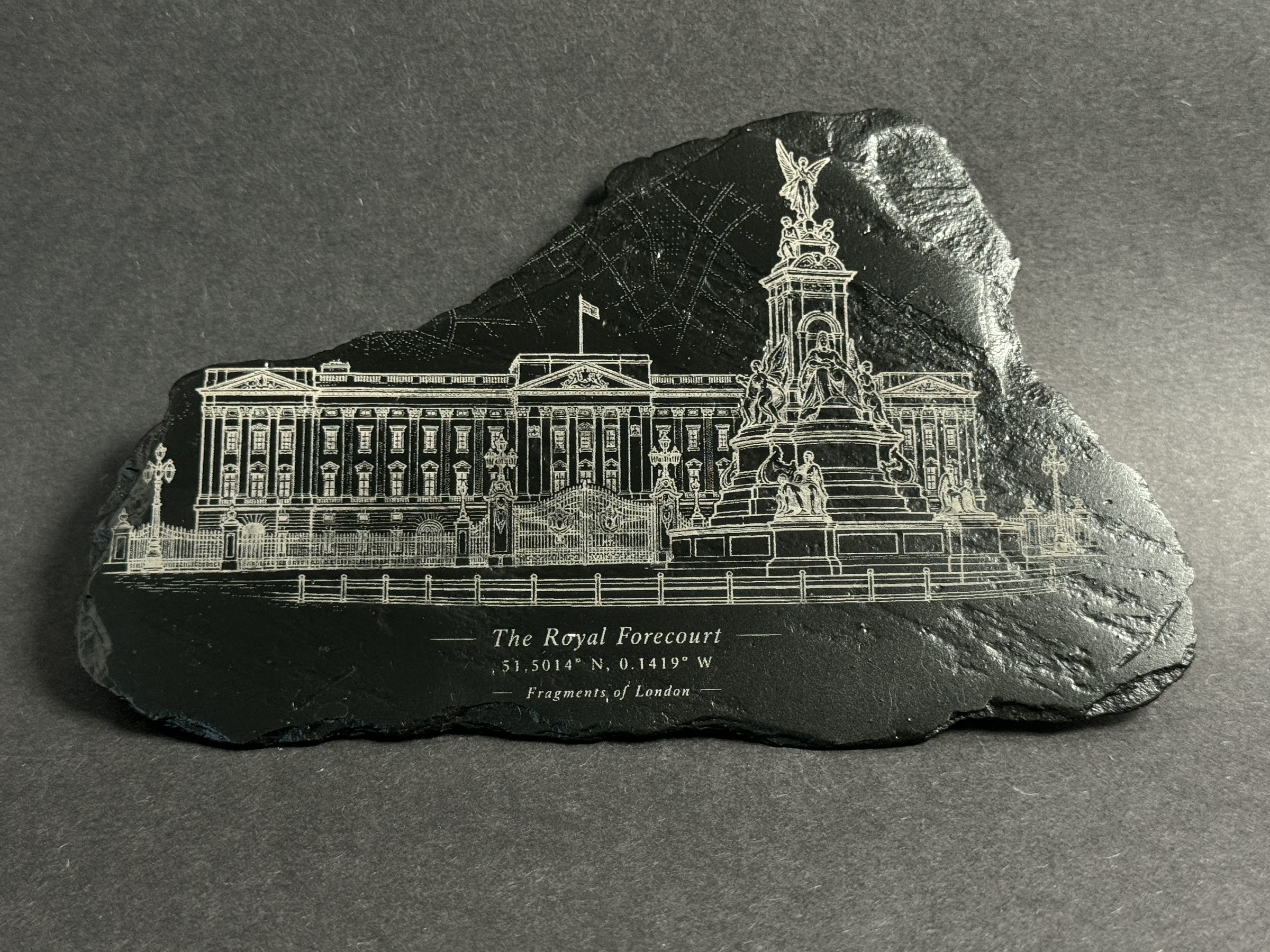 The Royal Forecourt | Buckingham Palace and Victoria Memorial | FL-016